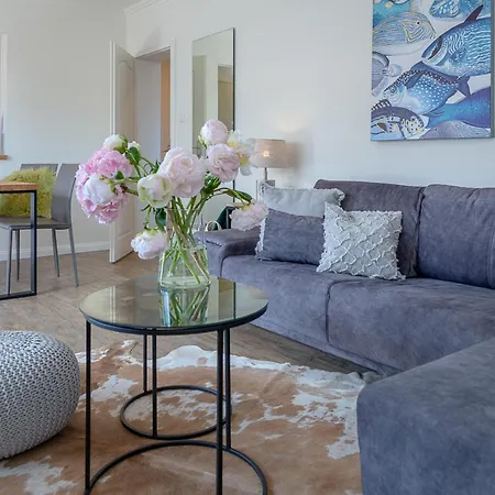 Koenigsmann In Strandnaehe